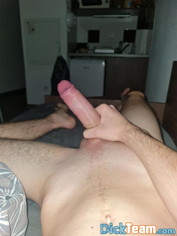 aiglesia502 - Homme - Gay - 21 ans : Seulement bg avec grosse queue  Snapchat:aiglesia502Que les bg de moins de 25 ans avec des grosse bite et muclé