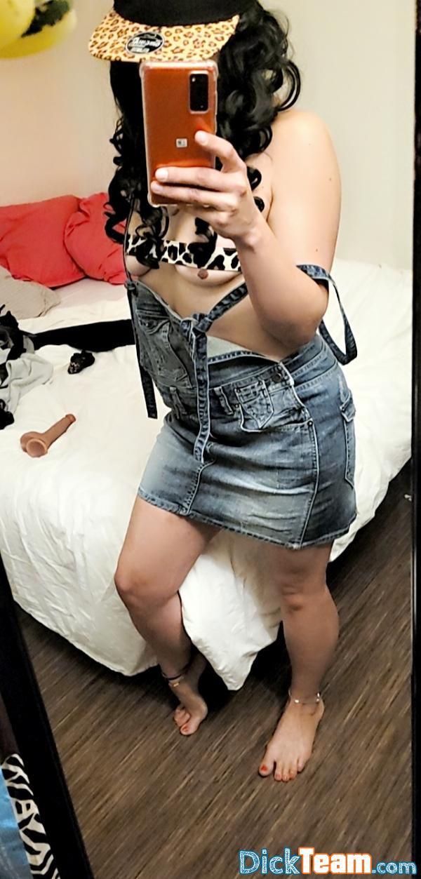 Profil de dealeuz2love - Femme - Bi - 26 ans : Envie de discution sans taboo sans jugement  Ajoutez moi pour discuter d'amour et de sexe en toute anonymat sans jugement sans taboo J'ai envie de discuter de tout et te montrer mes vidéos photos sexy... mais pour les plus hors attention j'ai mes conditions bisous  Ajoutes moi j'ai envie de discuter avec de nouvelles personnes 