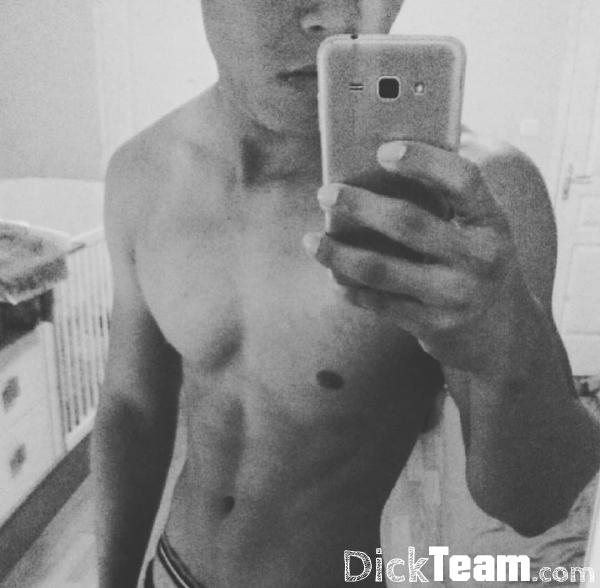 Profil de klbatista42 - Homme - Hétéro - 25 ans : Plan cul discret : Slt les filles de st Étienne et lyon....rdv plan cul discret je me déplace de partout ajoutez moi si vous êtes chaude je suis d'origine  brésilienne n'hésite pas venez