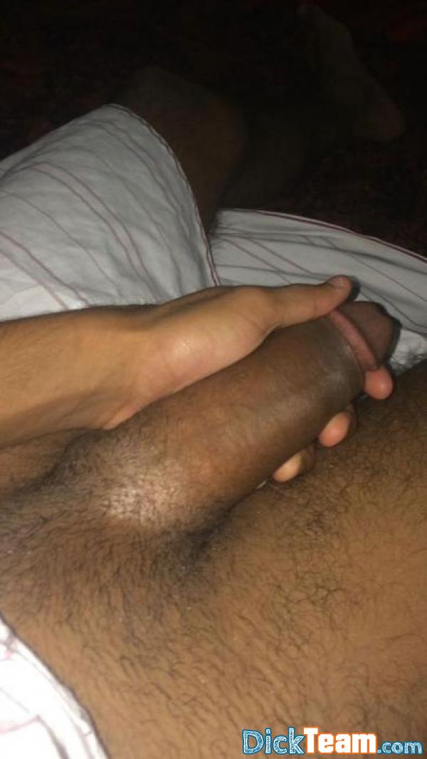 Profil de mehdibrabus33 - Homme - Hétéro - 28 ans : Grosse bite metisse : Grosse bite metisse venant dun athlete metisse qui demande qu'a defoncer de la chatte bien chaude et mouillée mon snap est faite vite jsuis bouillant que les femme