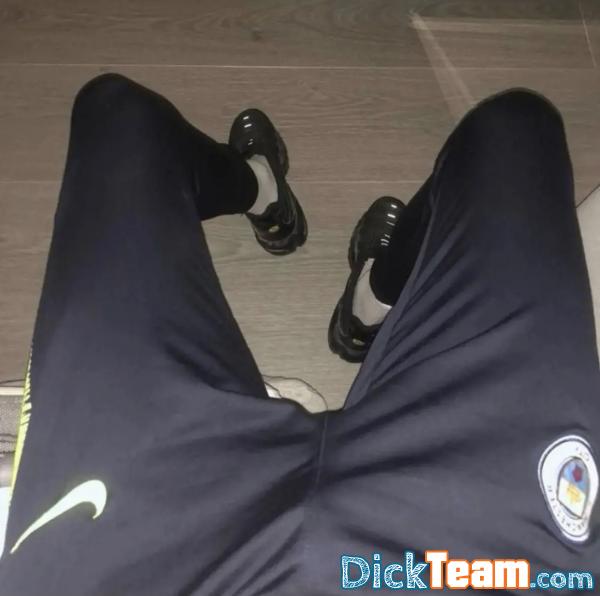 Profil de mikasubmissive - Homme - Gay - 38 ans : Je Recherche master ou domi. Recherche domi ou master Mec soumis pour domi/master Je nude et cherche un domi