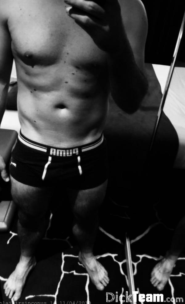 Profil de mmartin_574 - Homme - Bi - 35 ans : Male 32 ans pour nude ou reel :) : Bel homme 32 ans pour snaps hot ou rencontre réel sur Strasbourg ou environs...Préférence pour les jeunes demoiselles. :)