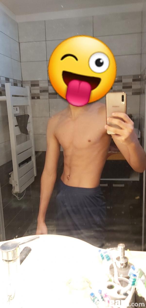 Profil de romain.nudes-19 - Homme - Hétéro - 24 ans : Échange nudes : Juste échange de photos coquine avec des filles sublimes rien d'autres