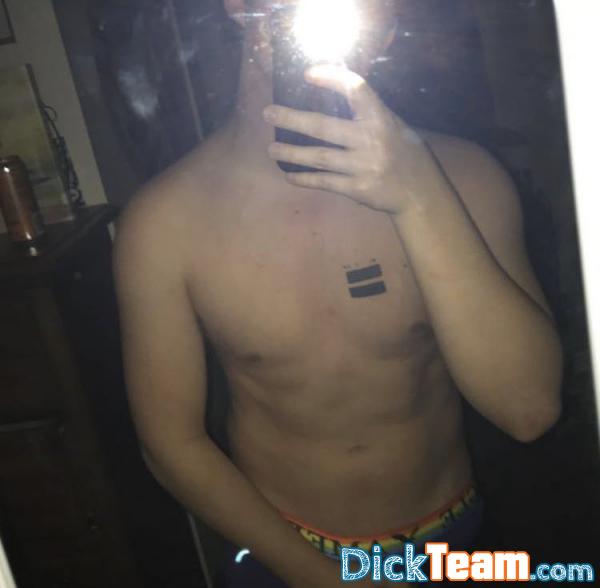 Profil de axel_long20 - Homme - Gay - 23 ans : Swap of nude between gay guys for more pleasure on snap