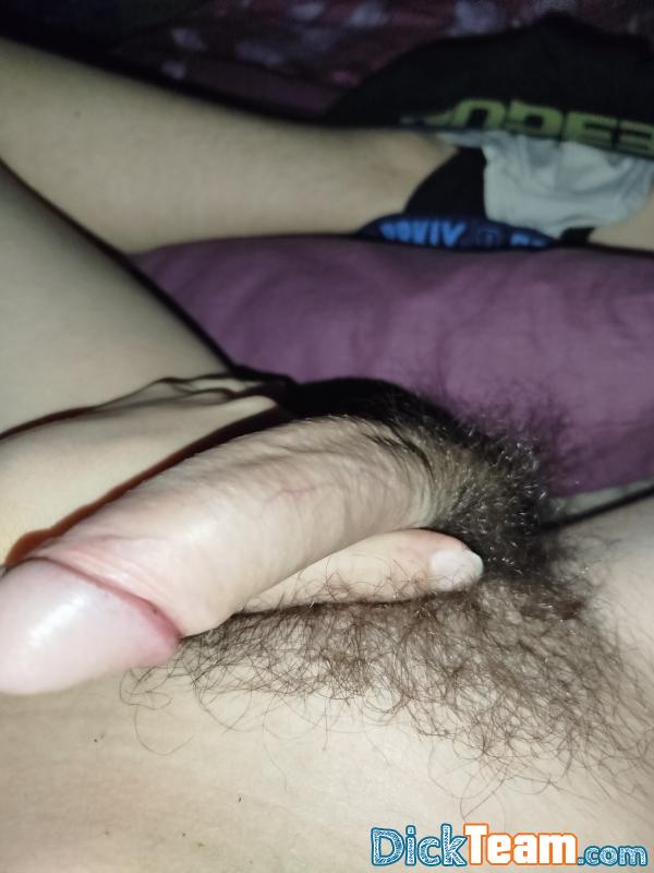baptiste3101 - Homme - Gay - 19 ans : Ma queue fais 16cm je cherche que a nude pas plus de 25 ans
