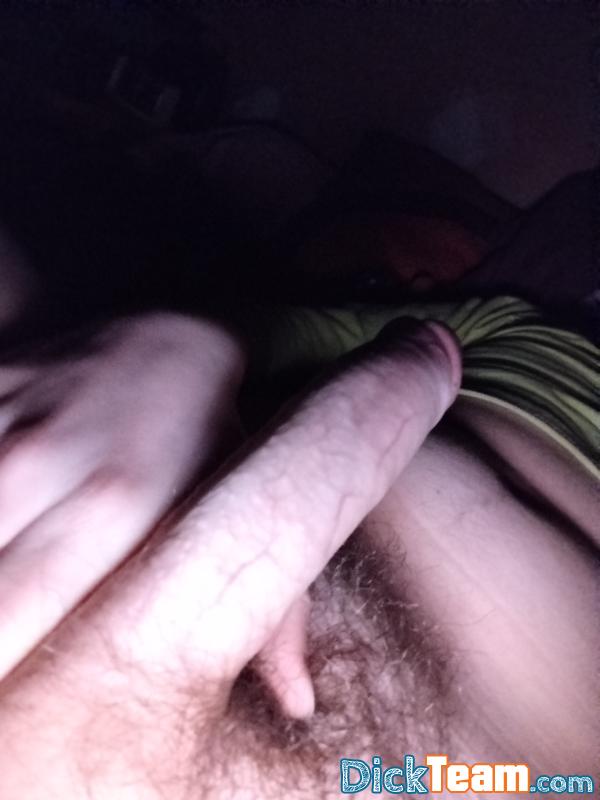 baptiste3101 - Homme - Gay - 19 ans : Ma queue fais 16cm je cherche que a nude pas plus de 25 ans
