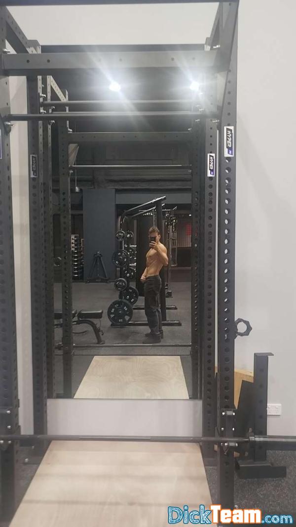 blaze - Homme - Hétéro - 21 ans : Salut, je cherche une dominatrice ou un(e), money slave pour tout interressé.

Je cherche aussi des partenaires de vidéos pour mon compte onlyfan.