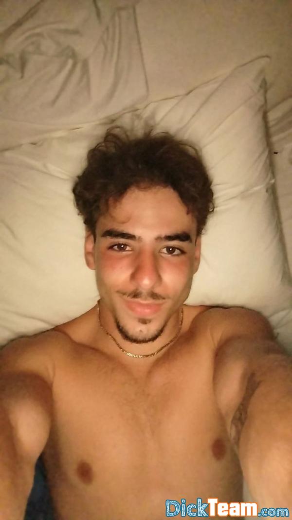 blaze - Homme - Hétéro - 21 ans : Salut, je cherche une dominatrice ou un(e), money slave pour tout interressé.

Je cherche aussi des partenaires de vidéos pour mon compte onlyfan.