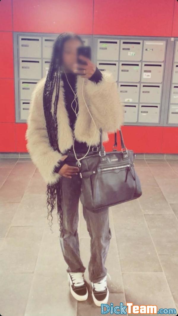 cleodjei - Femme - Hétéro - 19 ans : Maîtresse toi t mon soumis  

Ajouter sur snap 
