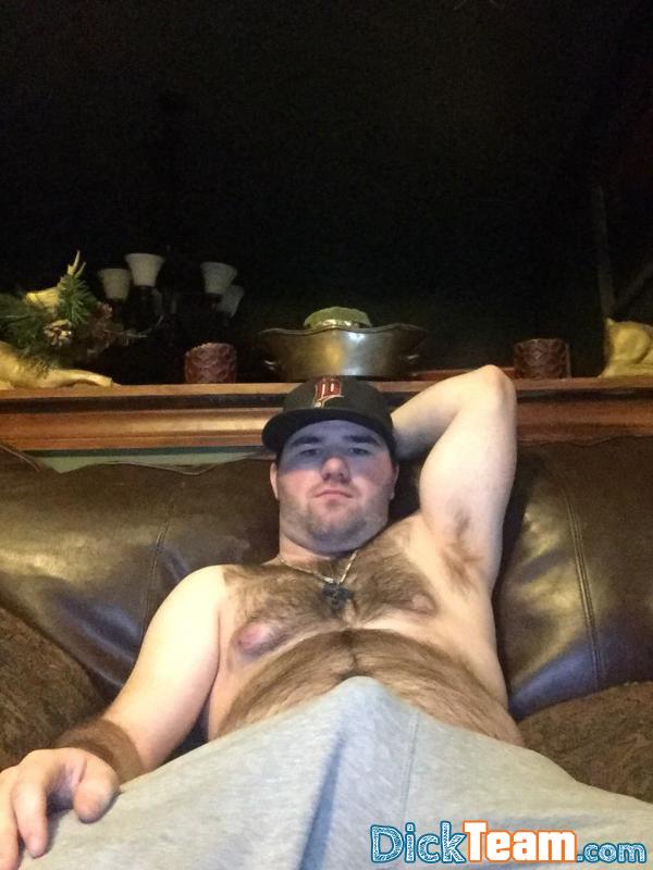 Homme - Gay - 31 ans : Big domineering bear who loves c...