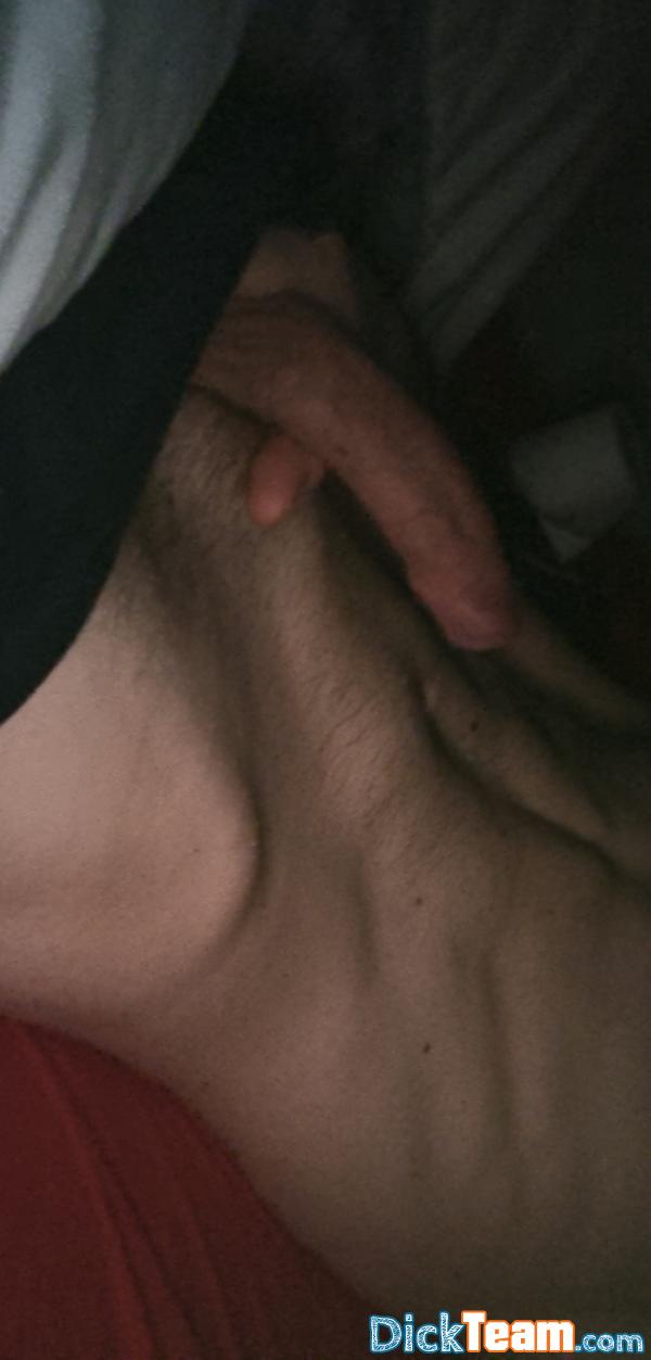 djodjo3021 - Homme - Hétéro - 22 ans : Je cherche a m'amuser si des filles veulent me satisfaire je vous attends Je cherche des filles pour nude pour celle qui veulent passé du bon temps Je cherche des femmes qui veulent s'amuser, j'ai la bite en feu :p 
