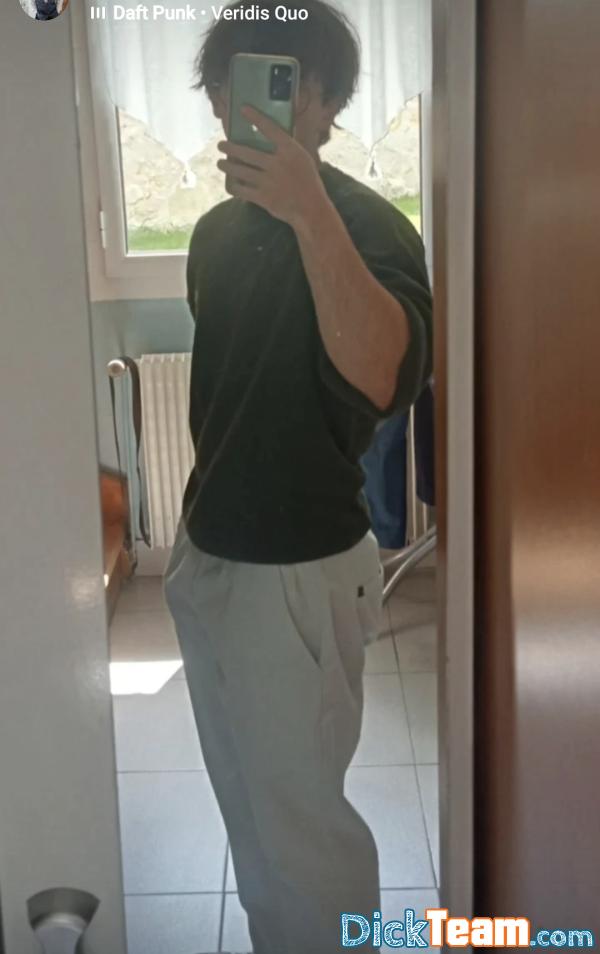Profil de esteee - Homme - Hétéro - 19 ans : Yo cherche nude / plan dans le 95 ou région parisienne Profil de esteee - Homme - Hétéro - 19 ans : Yo cherche nude / plan dans le 95 ou région parisienne