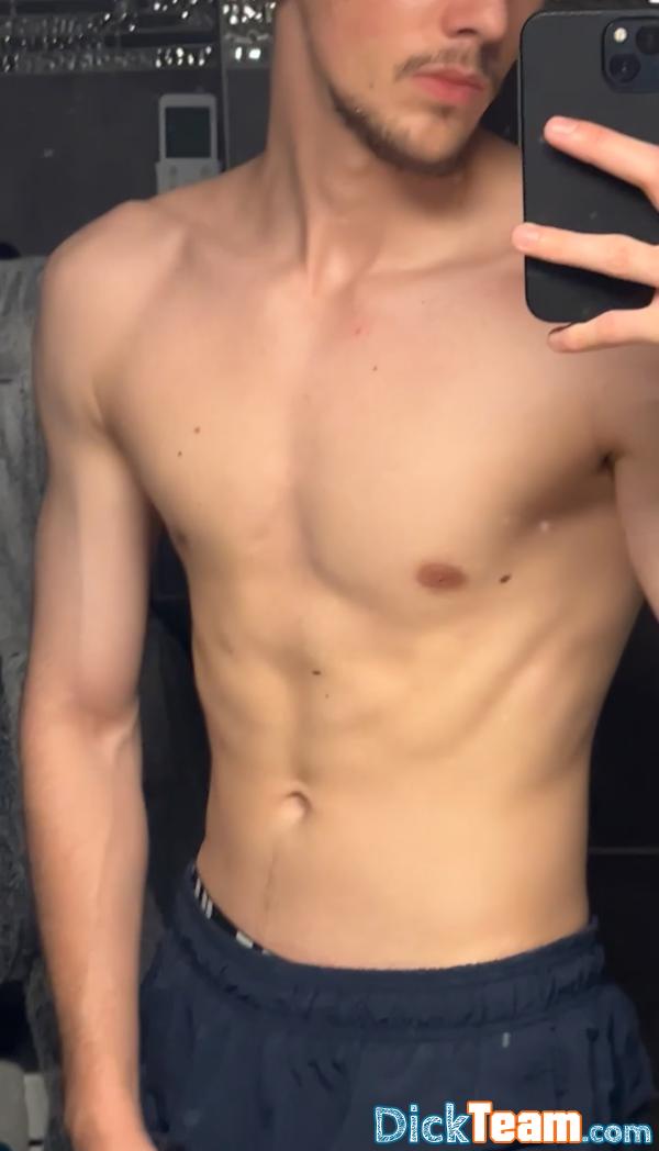 felixgliiii - Homme - Gay - 18 ans : Nude sur Insta ! Snap me ban 