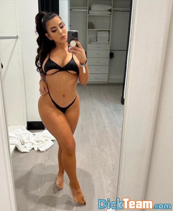 fofo - Femme - Bi - 25 ans : Disponible pour nude 20e Cam 50e Réel Semaine t'es chaud