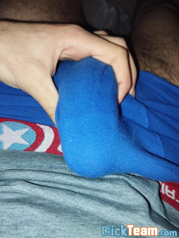 foxo - Homme - Gay - 19 ans : Envie de irl, vanilla, passif, aimant le faire en extérieur.
Poilu, dans le 13.
