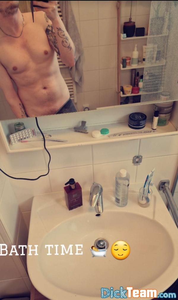 Profil de hopdevil - Homme - Gay - 29 ans : Echange nude ;) story reguliere si besoin ;)