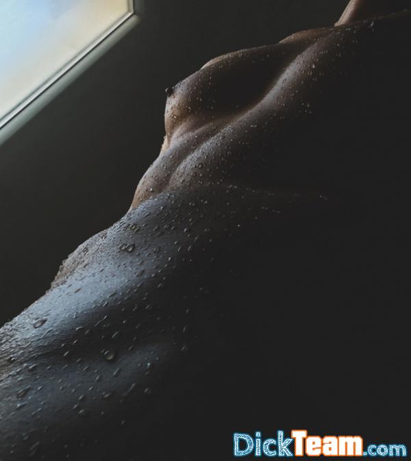 hugecock95 - Homme - Bi - 20 ans : Belle grosse queue de 23cm, je recherche d'autres grosses bites pour des moments de plaisir
Je suis bi donc je suis ouvert également aux filles, venez!! vous ne serez pas déçu