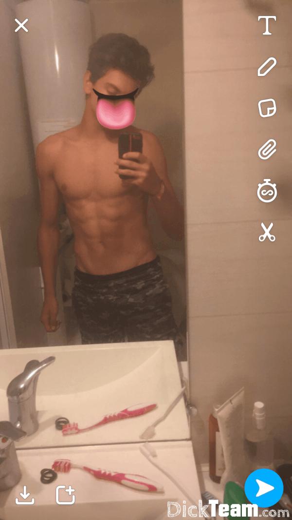 Profil de jul0-18 - Homme - Hétéro - 27 ans : Cherche plan nude plutôt régulier : Cherche fille uniquement, j’ai 19 ans je fais beaucoup de sports pour vous mes dames. Snap : jul0-18