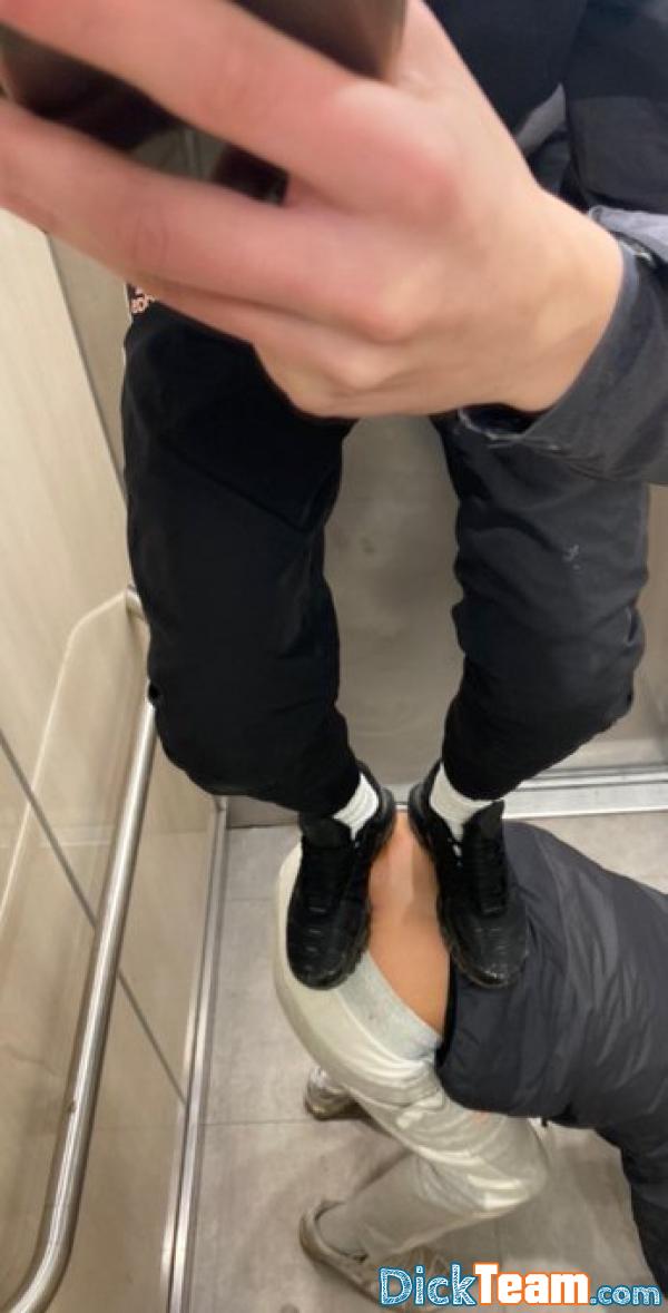 kevin576 - Homme - Gay - 20 ans : pour tout les keh soumise ki paye venez photo de pied si vous cherchez un dz pour vous dominer 