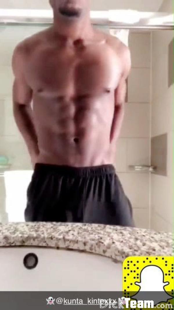 Profil de kunta_kintexxx - Homme - Bi - 37 ans : Ajouter mon snap que des story live : Ajouter tous kunta_kintexxx jeune homme black de Bordeaux qui partage tous ses aventure sur son Snapchat