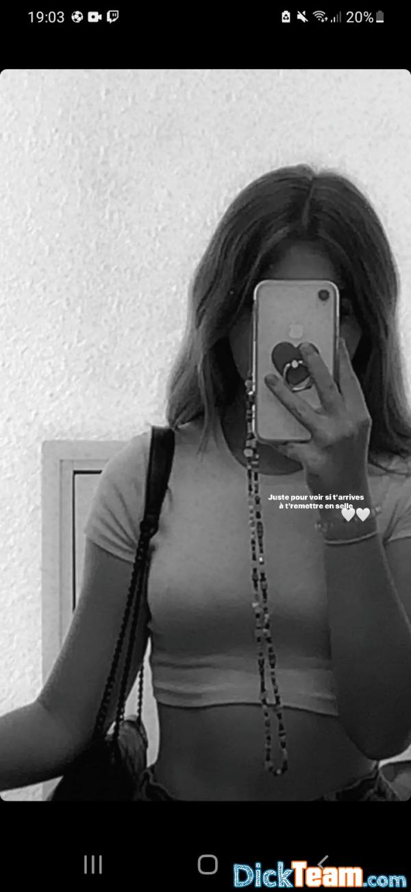 Profil de laura-salope - Femme - Bi - 21 ans : Snap de meuf Profil de laura-salope - Femme - Bi - 21 ans : Snap de meuf