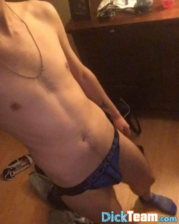 Profil de matthewsteelxxx - Homme - Bi - 25 ans : Branle entre male qui aime le cul