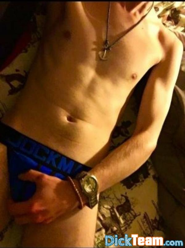 Profil de matthewsteelxxx - Homme - Bi - 25 ans : Branle entre male qui aime le cul