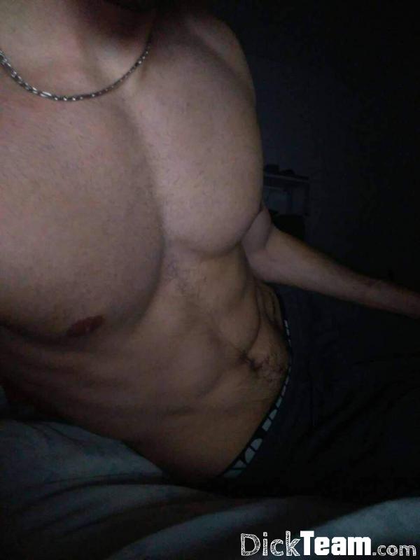 maxxx1192 - Homme - Hétéro - 22 ans : Pour fille uniquement - Si toi aussi ça te dit de faire monter la température entre nous en s’échangeant des snap coquins n’hésites pas a m’ajouter  maxxx1192