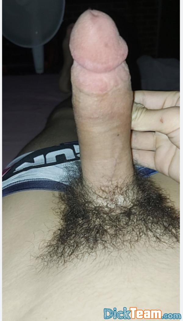 mehdi_75014 - Homme - Gay - 18 ans : J’ai 17 ans je fait nude et plan cul je suis à paris et pas plus de 18 ans 