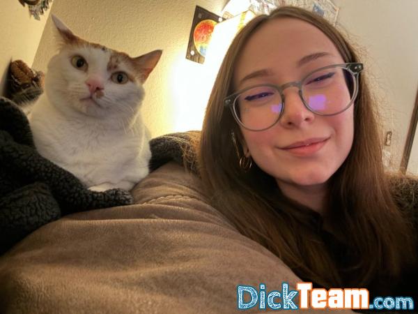 merryvikry - Femme - Hétéro - 27 ans : Mes prestations :Je pratique : le massages érotique aux huiles exotique  gorge profonde j'avale pénétration vaginale et anale 69 levrette, branlette espagnol, cravate de notaire (sur demande) je peux être dominatrice ou soumise. baise, sodomie, anal , avale ,cuni, anulingus,sodo


 ????PRIX: 
  
????30 minutes 50 € 

????1H 100€

????2H 150€

????3H  200€


????Sexe cam 50€


????Vidéo et photo supplémentaire sont payants  20€


????JOURNÉE 400€

????NUITS 500€

????Déplacement chez le client 20 € 

je prends uniquement la recharge pcs mais elle seras en main propre après la baise je ne prends que ça.c'est un ticket qui se vends dans tout les bureaux de tabac et même sur Internet si tu dispose d'une carte de crédit je connais le site.
Je suis disponible pour des vidéo nude ou des rencontres coquines chaude si tu est intéressé ecrire moi sur snap : merryvriky