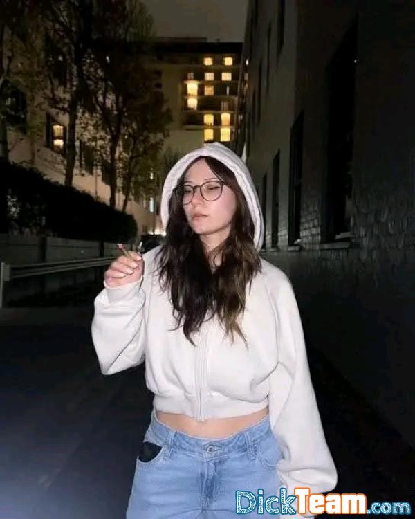 merryvikry - Femme - Hétéro - 27 ans : Mes prestations :Je pratique : le massages érotique aux huiles exotique  gorge profonde j'avale pénétration vaginale et anale 69 levrette, branlette espagnol, cravate de notaire (sur demande) je peux être dominatrice ou soumise. baise, sodomie, anal , avale ,cuni, anulingus,sodo


 ????PRIX: 
  
????30 minutes 50 € 

????1H 100€

????2H 150€

????3H  200€


????Sexe cam 50€


????Vidéo et photo supplémentaire sont payants  20€


????JOURNÉE 400€

????NUITS 500€

????Déplacement chez le client 20 € 

je prends uniquement la recharge pcs mais elle seras en main propre après la baise je ne prends que ça.c'est un ticket qui se vends dans tout les bureaux de tabac et même sur Internet si tu dispose d'une carte de crédit je connais le site.
Je suis disponible pour des vidéo nude ou des rencontres coquines chaude si tu est intéressé ecrire moi sur snap : merryvriky