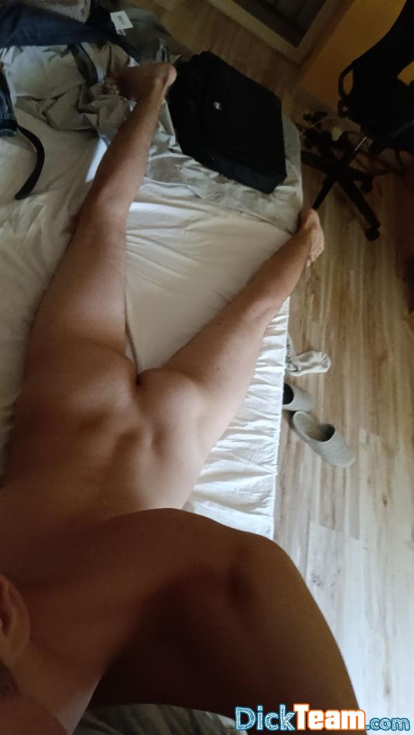 notbelow18y18cm - Homme - Gay - 22 ans : 18cm nude pour moins de 26 ans