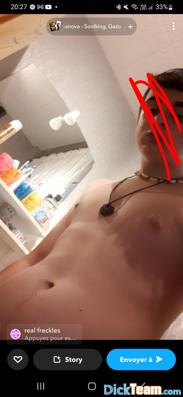 nude-gay-18 - Homme - Gay - 18 ans : Nude gay -max 27ans tête obligatoire je suis de Metz pland cul Metz 