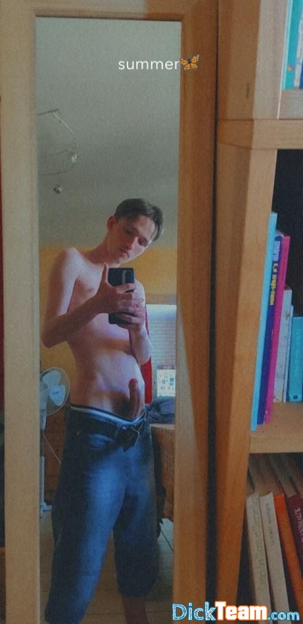 nude-skinny - Homme - Gay - 20 ans : des gars maigres pour nude avec visage, 12 à 20 ans montre ta tête direct sur snap ou insta