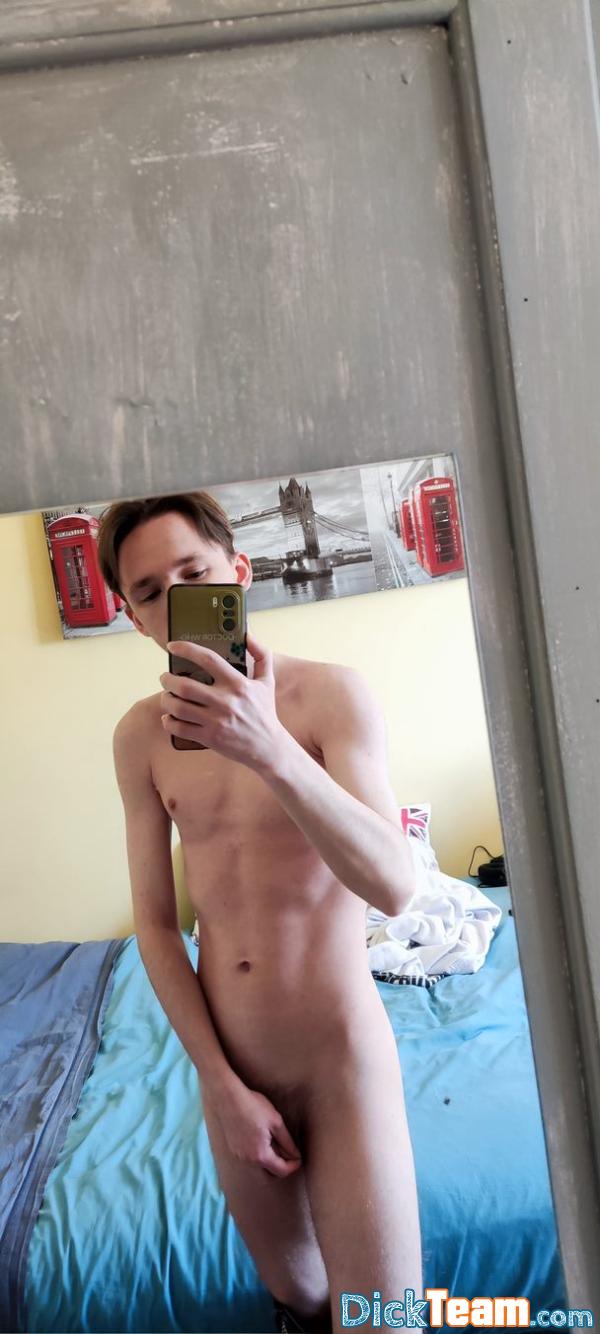 nude-skinny - Homme - Gay - 21 ans : je cherche des jeunes maigres de tout âge... je veux voir ta tête en premier !