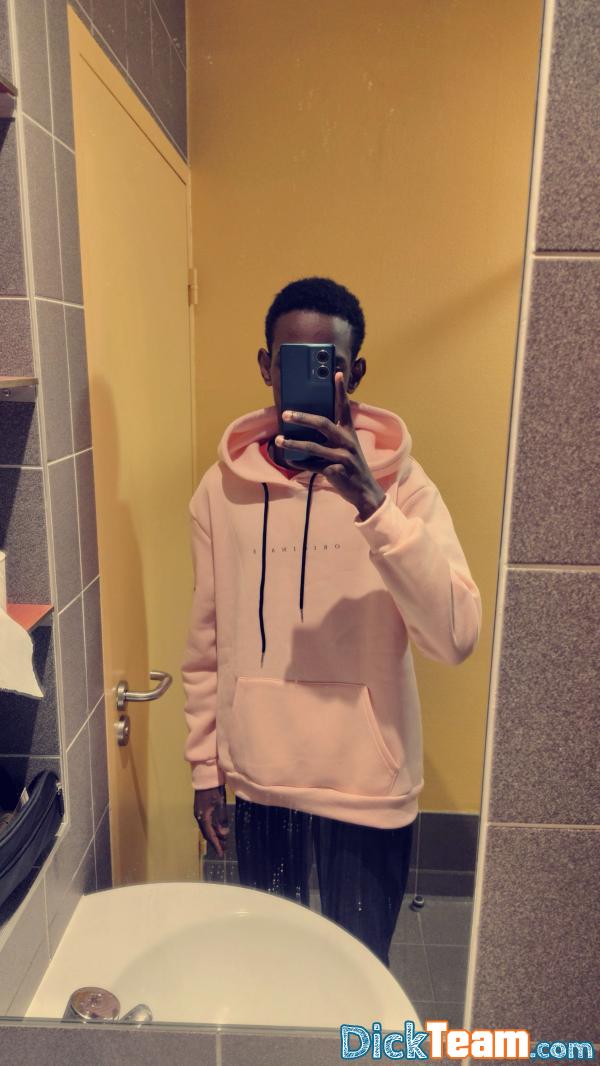 pablo- - Homme - Gay - 18 ans : -25 !  QUE DES GENS DE Valence ou à côté , cherche passif , ou relation sérieuse . 19cm . Si vous m’ajouter écrivais ou vois habiter et l’âge si vous pouvais pas venir prêt de Valence je supp