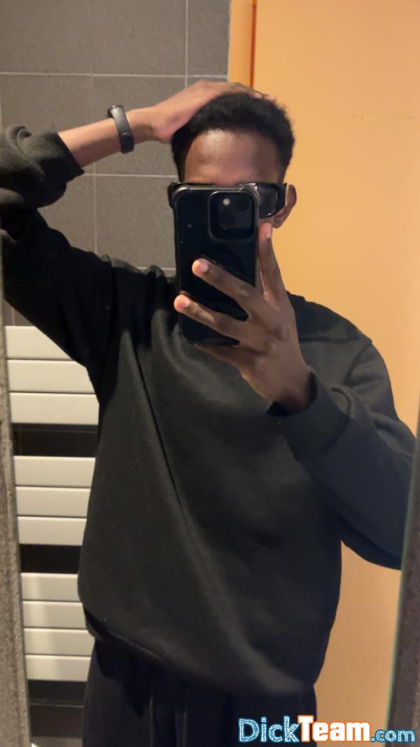 pablo- - Homme - Gay - 18 ans : -25 !  QUE DES GENS DE Valence ou à côté , cherche passif , ou relation sérieuse . 19cm . Si vous m’ajouter écrivais ou vois habiter et l’âge si vous pouvais pas venir prêt de Valence je supp