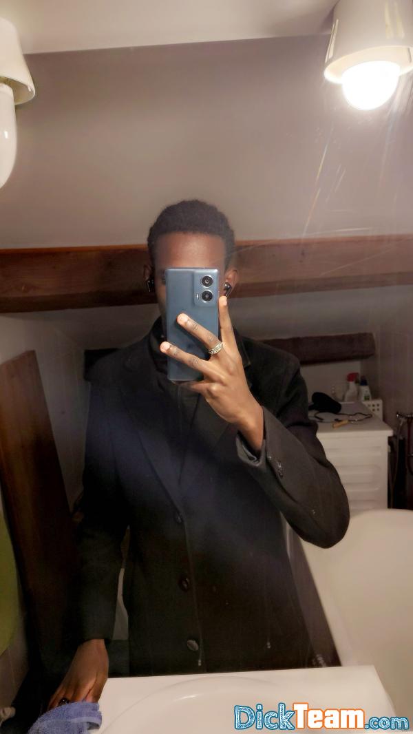 pablo- - Homme - Gay - 18 ans : -25 !  QUE DES GENS DE Valence ou à côté , cherche passif , ou relation sérieuse . 19cm . Si vous m’ajouter écrivais ou vois habiter et l’âge si vous pouvais pas venir prêt de Valence je supp