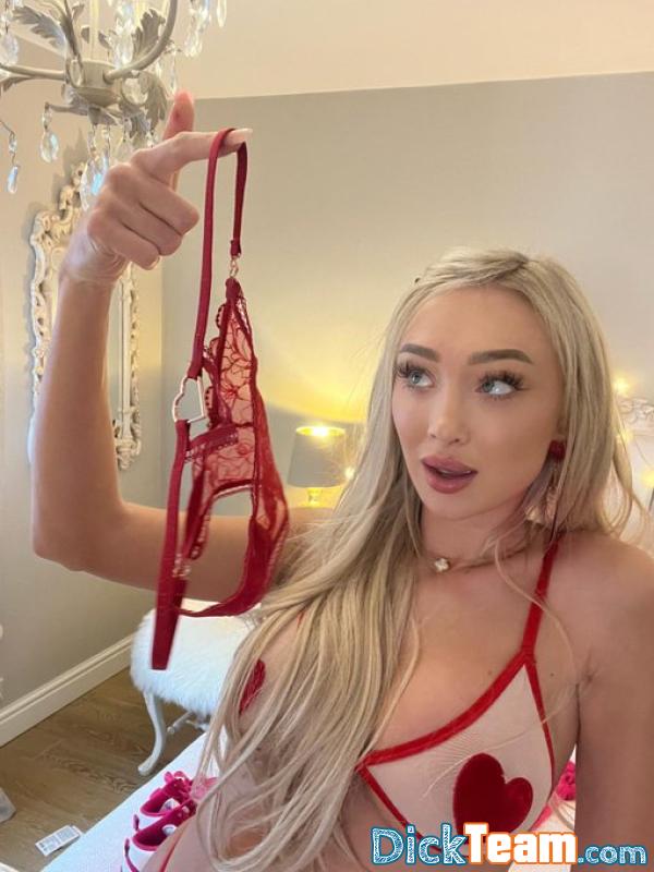 sarrrrahha - Femme - Hétéro - 25 ans : Sexecam nude sexereel intéressé contacte moi sur snap sarahnaro1 où WhatsApp +33 7 56 87 83 65