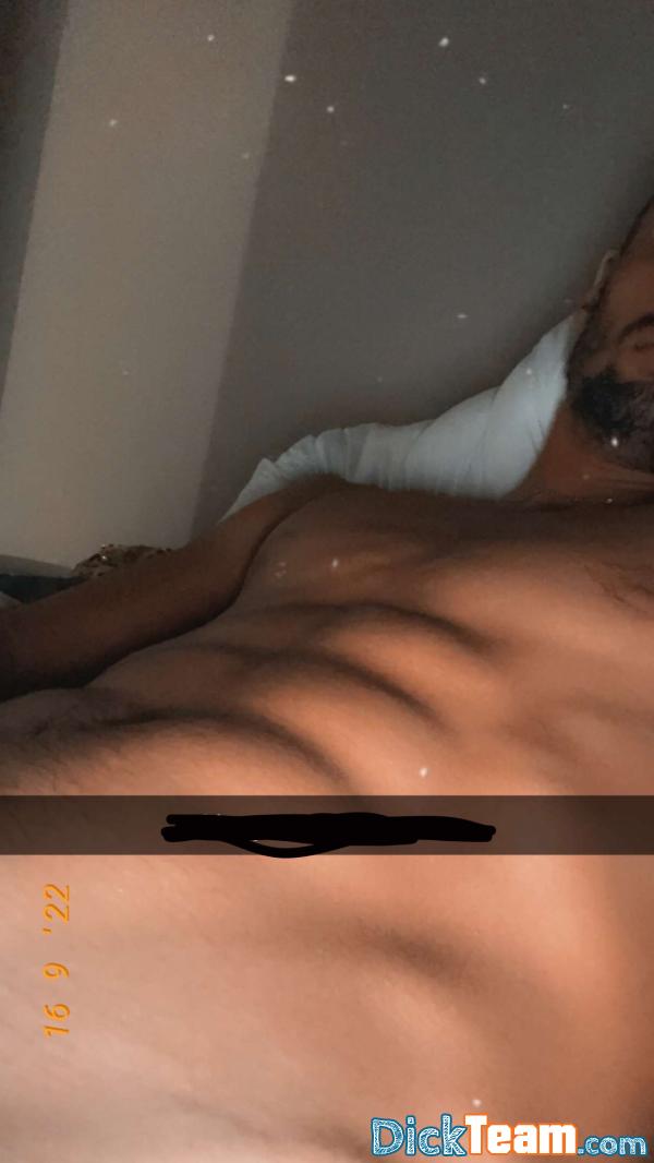 Profil de sharfss - Homme - Hétéro - 23 ans : Cherche plutôt des nude et pourquoi pas plus si affinités 