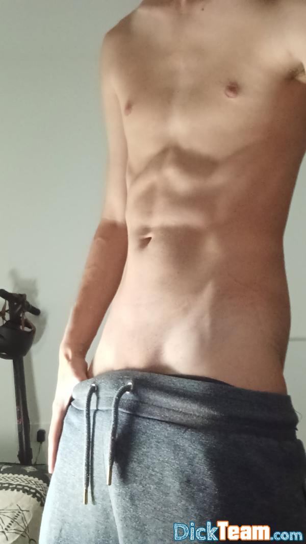Profil de skinny9032 - Homme - Bi - 29 ans : Salut. :) :) Profil de skinny9032 - Homme - Bi - 29 ans : Salut. :) :)