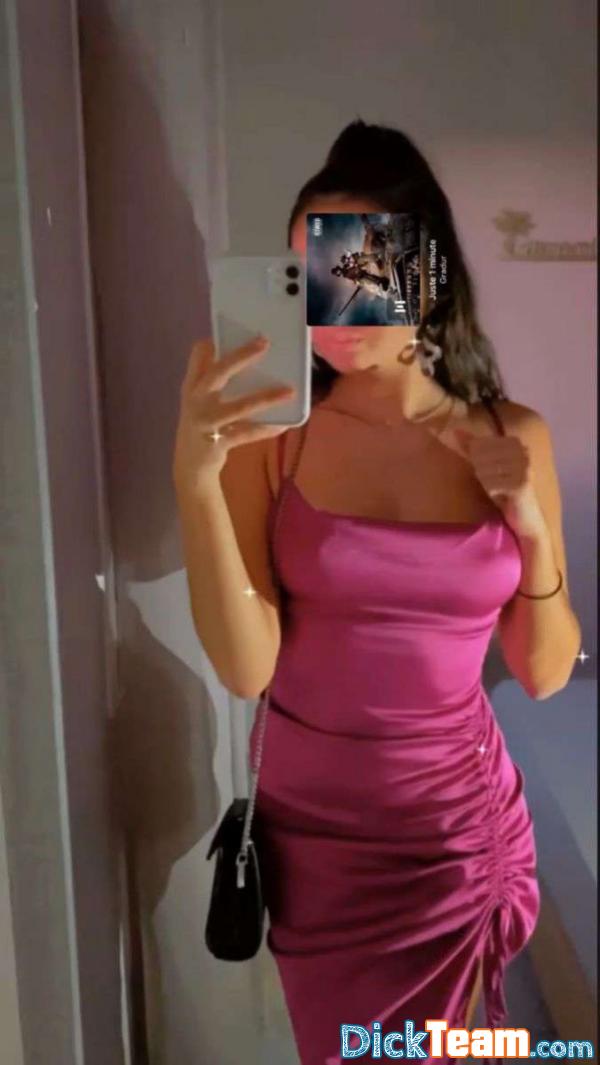 Profil de so.phie - Femme - Hétéro - 22 ans : Coucou,moi c’est Sophie je vend mes nudes et mes services sur Snapchat si t’intéresse je suis là????