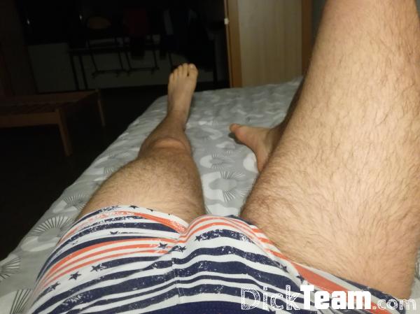 Profil de v20-10064 - Homme - Hétéro - 23 ans : Mec cherche meuf pour plan cul : Coucou les filles, moi c'est Vincent, j'ai 19 ans, sérieux j'en ai marre de me br*****, vous voulez pas m'aider ? Enfin, je suis dispo pour un plan cul quand vous voulez, je suis ouvert à toutes filles, le physique etc.. je m'en fiche, l'importance c'est qu'on s'amuse ;)Mon snap : v20-10064